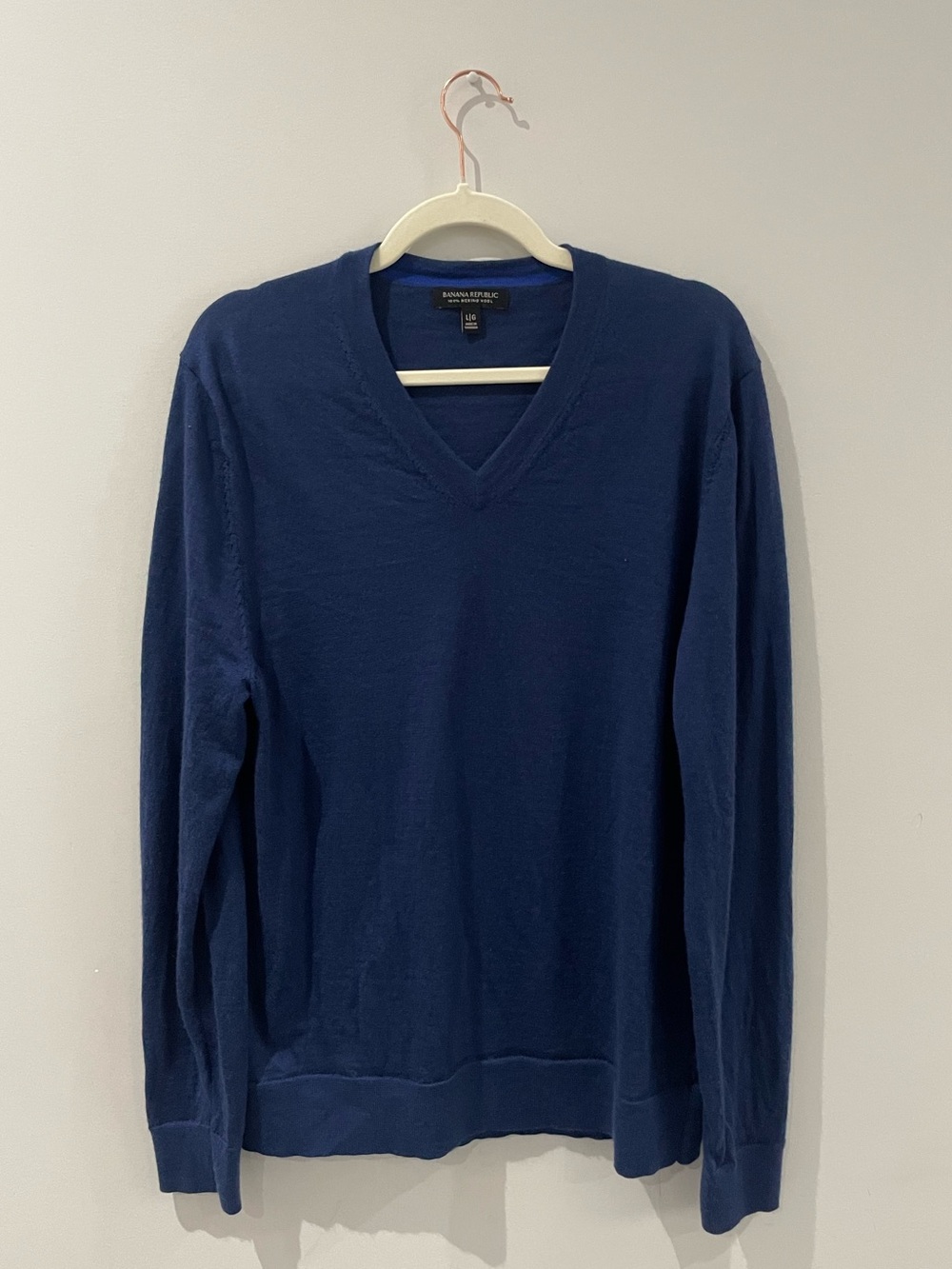 Banana Republic Men’s Navy Blue V-Neck 100% Merino Wool Sweater